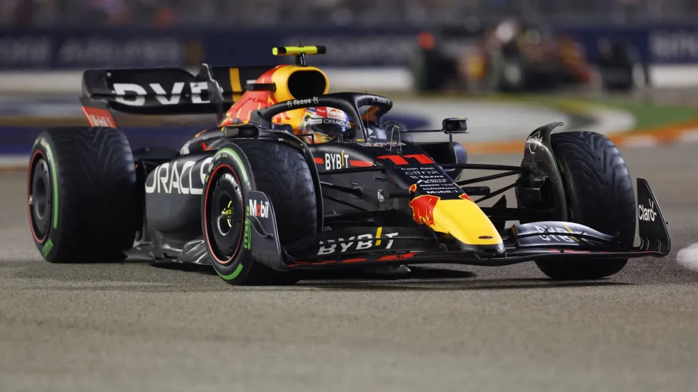 Formula One F1 - Singapore Grand Prix - Marina Bay Street Circuit, Singapore - October 2, 2022 Red Bull's Sergio Perez in action during the race REUTERS/Edgar Su