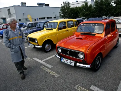 Renault 4 - katrca -, Novo mesto - prihod karavane Renaultovih katrc v okviru potovanja v francoski Thenay ob 50 obletnici katrc - //FOTO; Matej Povše