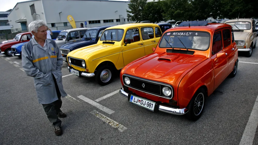 Renault 4 - katrca -, Novo mesto - prihod karavane Renaultovih katrc v okviru potovanja v francoski Thenay ob 50 obletnici katrc - //FOTO; Matej Povše