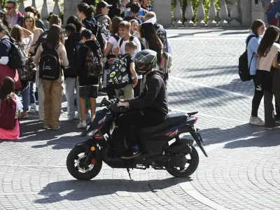  - 05.10.2022 – Motorna vozila v središču Ljubljane. //FOTO: Nik Erik Neubauer