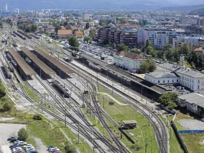 ﻿Železniška postaja Ljubljana - Slovenske železnice (SŽ)<br><br><br>- 25.08.2020 – Projekt Emonika City Center - načrtovani potniški center PCL, ki se bo nahajal med Dunajsko, Vilharjevo in Masarykovo cesto ter Trgom Osvobodilne fronte v Ljubljani //FOTO: Jaka Gasar