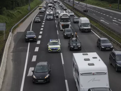 - 21.06.2024 - zastoji na zahodni ljubljanski obvoznici, smer primorska - policija //FOTO: Jaka Gasar