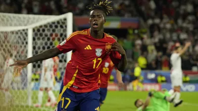 Spain's Nico Williams celebrates after scoring his side's 3rd goal against Georgia during a round of sixteen match at the Euro 2024 soccer tournament in Cologne, Germany, Sunday, June 30, 2024. (AP Photo/Frank Augstein)