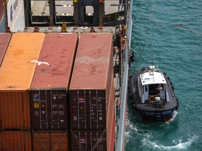 ﻿- kontejnerji - - 13.07.2016 - Luka Koper, pristaniški in logistični sistem, d.d., mednarodno tovorno koprsko pristanišče,///FOTO: Luka Cjuha.OPOMBA: DNEVNIKOV OBJEKTIV - REPORTAŽA 2016 -