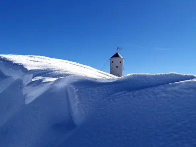 Triglav.<br>Triglav, sneg, Aljazev stolp.