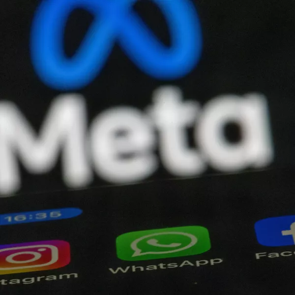 FILED - 16 May 2024, Mecklenburg-Western Pomerania, Schwerin: The Instagram, Facebook and WhatsApp apps can be seen on the display of a smartphone, in front of the logo of Meta. Photo: Jens Büttner/dpa