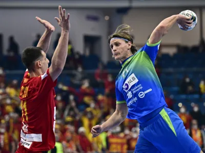 ﻿Handball - EHF 2022 Men's European Handball Championship - Group A - Slovenia v North Macedonia - Fonix Arena, Debrecen, Hungary - January 13, 2022 Slovenia's Jure Dolenec in action with North Macedonia's Filip Taleski REUTERS/Marton Monus