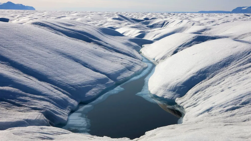 A lake of meltwater on the surface of the Petermann Glacier in this July 6, 2009 handout photo. An ice island four times the size of Manhattan broke off from one of Greenland's two main glaciers including the Petermann Glacier, scientists said on August 6, 2010 in the biggest such event in the Arctic in nearly 50 years. REUTERS/Nick Cobbing/Greenpeace/Handout (GREENLAND - Tags: ENVIRONMENT) NO COMMERCIAL USE. NO SALES. NO ARCHIVES. FOR EDITORIAL USE ONLY. NOT FOR SALE FOR MARKETING OR ADVERTISING CAMPAIGNS