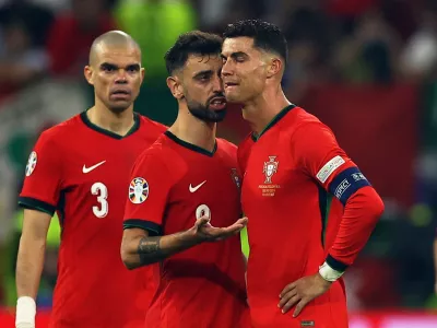 Soccer Football - Euro 2024 - Round of 16 - Portugal v Slovenia - Frankfurt Arena, Frankfurt, Germany - July 1, 2024 Portugal's Bruno Fernandes consoles Cristiano Ronaldo as he looks dejected at half time of extra time REUTERS/Lee Smith