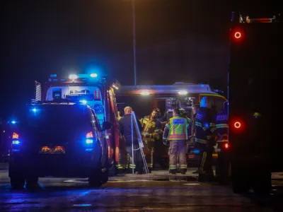 <br>- 27.10.2022 – Vižmarje – požar - zagorelo v skladiščnih prostorih na Plemljevi ulici 8 v ljubljanskih Vižmarjih. <br><br>//FOTO: Luka Cjuha