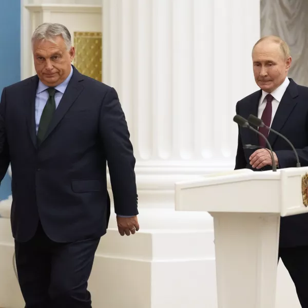 Ruski predsednik Vladimir Putin in madžarski premier Viktor Orban sta razpravljala o predlogih za prekinitev spopadov v Ukrajini. 