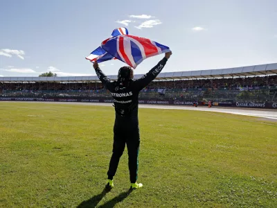 Formula One F1 - British Grand Prix - Silverstone Circuit, Silverstone, Britain - July 7, 2024 Mercedes' Lewis Hamilton celebrates after winning the British Grand Prix REUTERS/Andrew Couldridge