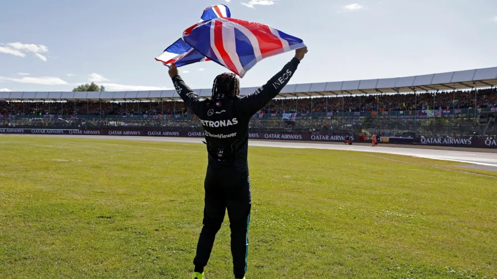 Formula One F1 - British Grand Prix - Silverstone Circuit, Silverstone, Britain - July 7, 2024 Mercedes' Lewis Hamilton celebrates after winning the British Grand Prix REUTERS/Andrew Couldridge