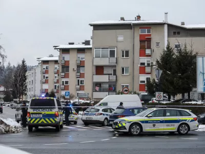 20.01.2023 - Oražnova ulica v Ljubljani - streljanje - strelski obračun zaradi starih zamer, povezanih z drogami - ustrelili Igorja MančićaFoto: Luka Cjuha