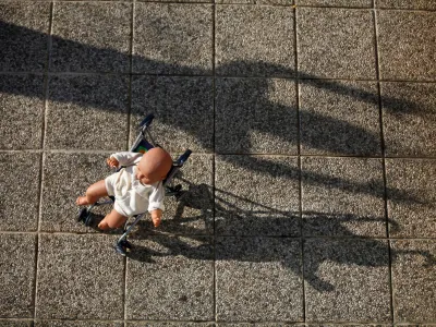 simbolična fotografija - nasilje nad otroci - pedofilija - <br><br><br>Hiša zavetja Palčica - prehodni dom za zlorabljene otroke v predšolskem obdobju stare od 0 do 6 let, Brvace 41 - Grosuplje<br><br><br><br>//FOTO: Luka Cjuha<br>OPOMBA: ZA OBJAVO V PRILOGI - DNEVNIKOV OBJEKTIV - INTERVJU 2012