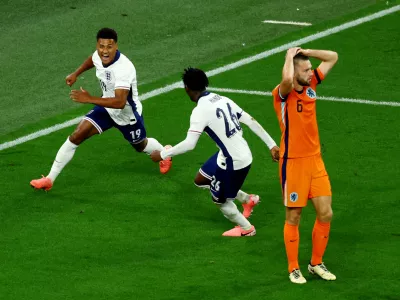 Soccer Football - Euro 2024 - Semi Final - Netherlands v England - Dortmund BVB Stadion, Dortmund, Germany - July 10, 2024 England's Ollie Watkins celebrates scoring their second goal with Kobbie Mainoo as Netherlands' Stefan de Vrij looks dejected REUTERS/Thilo Schmuelgen