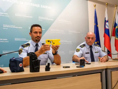 Slovenska policija uporablja električne paralizatorje od 1. septembra 2020.