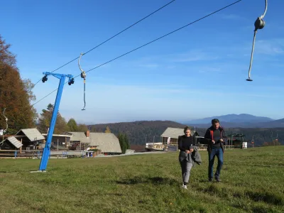 V poletni sezoni na Gačah ponujajo bogato kulinariko, izposojo električnih koles, vodene kolesarske in pohodniške izlete, koncerte, tekmovanja, team building in doživetja v Kočevskem rogu. Foto: Dragana Stanković