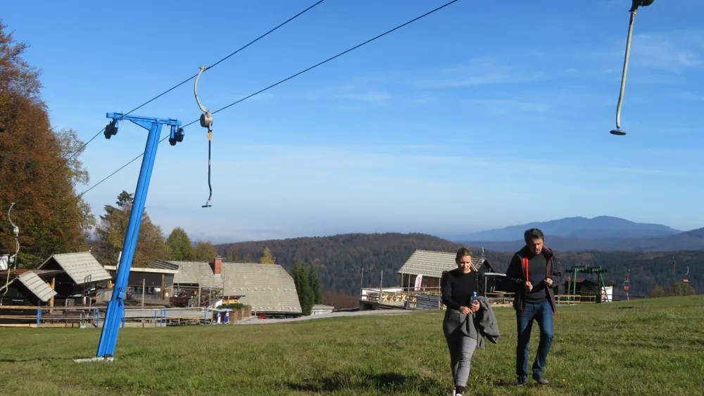 V poletni sezoni na Gačah ponujajo bogato kulinariko, izposojo električnih koles, vodene kolesarske in pohodniške izlete, koncerte, tekmovanja, team building in doživetja v Kočevskem rogu. Foto: Dragana Stanković