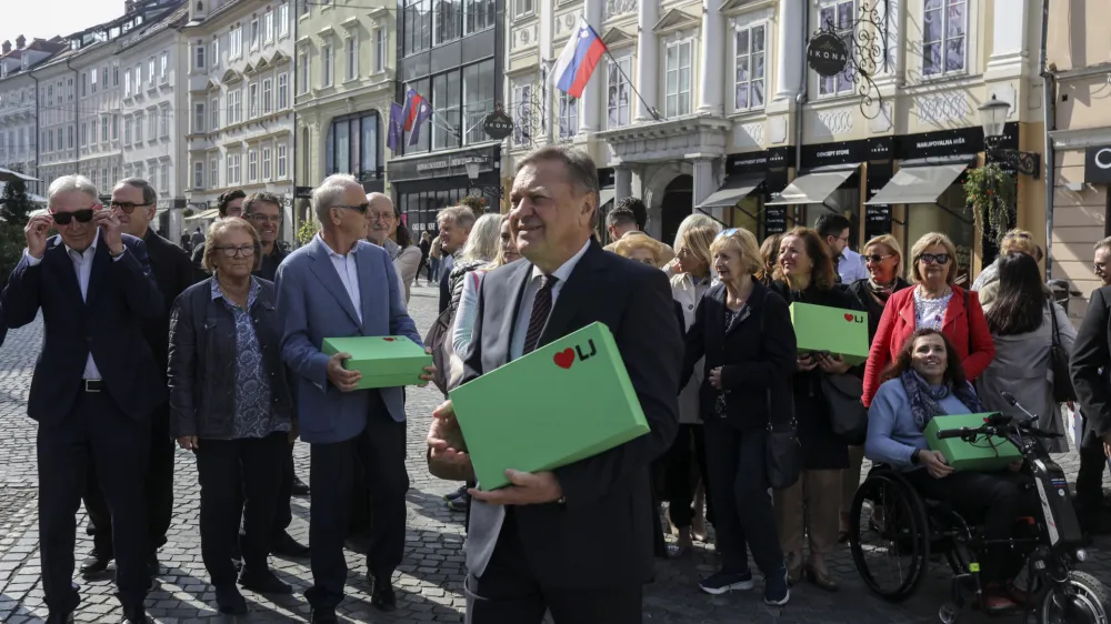 ljubljanski župan Zoran Janković- 12.10.2022 – Lokalne volitve 2022 - Lista Zorana Jankovića (LZJ) je vložila kandidature za župana in mestni svet MOL - Mestna občina Ljubljana; //FOTO: Jaka Gasar