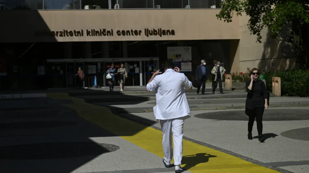 zdravstveni delavci - Univerzitetni klinični center - UKC Ljubljana<br><br><br>- 22.09.2022 – simbolična fotografija – javno zdravstvo - zdravstveni sistem – zdravje – <br><br>//FOTO: Nik Erik Neubauer