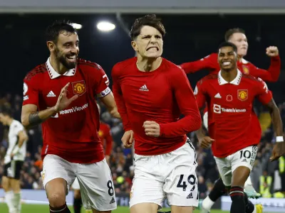 Soccer Football - Premier League - Fulham v Manchester United - Craven Cottage, London, Britain - November 13, 2022 Manchester United's Alejandro Garnacho celebrates scoring their second goal with Bruno Fernandes Action Images via Reuters/Andrew Boyers EDITORIAL USE ONLY. No use with unauthorized audio, video, data, fixture lists, club/league logos or 'live' services. Online in-match use limited to 75 images, no video emulation. No use in betting, games or single club /league/player publications. Please contact your account representative for further details.