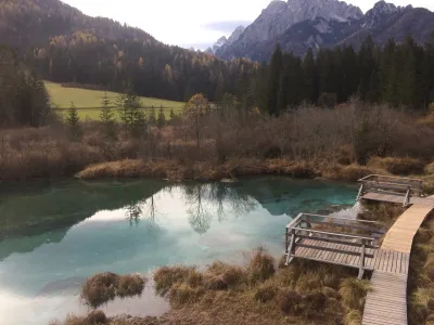 Po poletni suši je izvir Zelenci ponovno poln vode. 