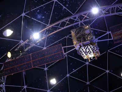 ﻿- simbolična fotografija - vesolje, vesoljska znanost in tehnologije - staelitska tehnologija -- 06.03.2015 - Evropska razstava o vesolju European Space Expo v Ljubljani - predstavili sisteme satelitske navigacije Galileo in EGNOS ter program opazovanja Zemlje Copernicus - //FOTO: Jaka Gasar