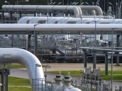 28 September 2022, Mecklenburg-Western Pomerania, Lubmin: A general view of the pipe systems and shut-off devices at the gas receiving station of the Nord Stream 2 Baltic Sea pipeline and the transfer station of the Eugal gas pipeline (foreground -European Gas Link). The European Union considers sabotage to be the likely cause of the leaks from the Nord Stream 1 and 2 gas pipelines and has threatened to take countermeasures. Photo: Stefan Sauer/dpa