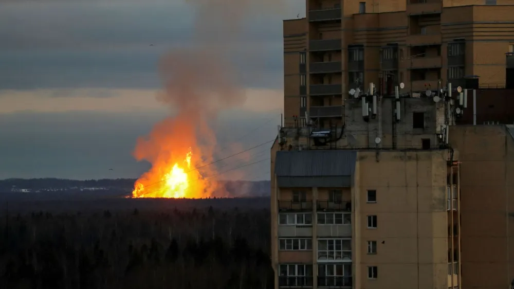 A view shows a fire behind a residential building located in Novoye Devyatkino settlement following a reported explosion of a gas pipe line in the Leningrad region, Russia, November 19, 2022. REUTERS/Stringer   TPX IMAGES OF THE DAY