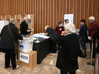  - 23.11.2022 – Predčasno glasovanje na referendumih o spremembah zakona o vladi in o dolgotrajni oskrbi ter noveli zakona o Radioteleviziji Slovenija //FOTO: Nik Erik Neubauer