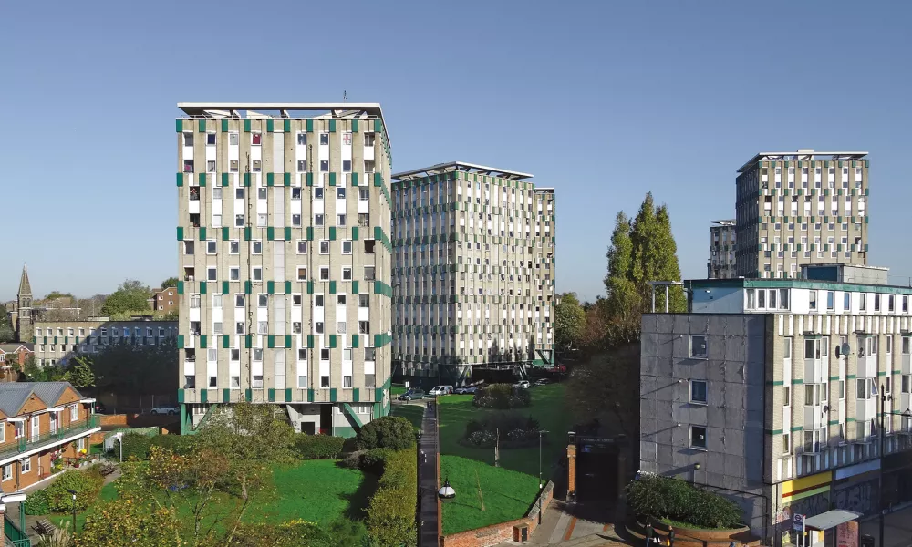  Cranbrook Estate, Bethnal GreenArhitekti: Skinner, Bailey in LubetkinNaročnik: Občina Bethnal Green1960-1965       Fotografija: Tadej Zupančič