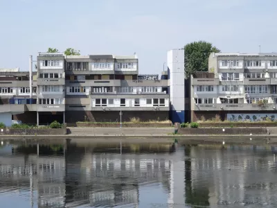 Binsey Walk, Southmere, Thamesmead Arhitekti: Oddelek za arhitekturo in gradbeništvo, Mesto LondonGlavni arhitekt: Robert Rigg 1967-1968Porušeno Fotografija: Tadej Zupančič