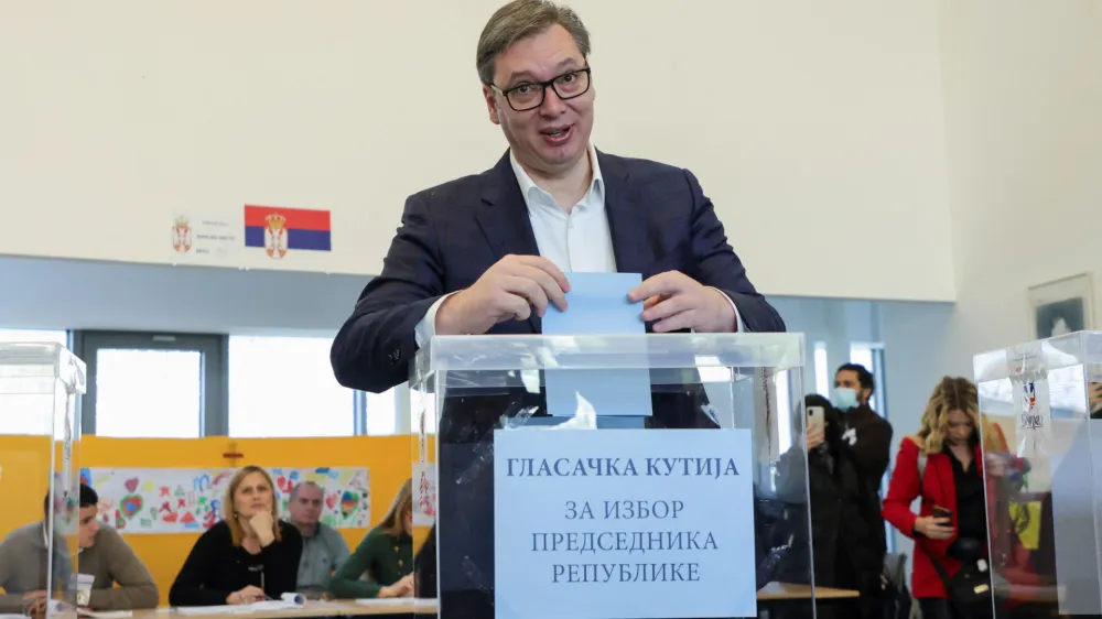 Srbski predsednik Aleksandar Vučić je že pred voliltvami veljal za jasnega favorita za vnovično zmago.