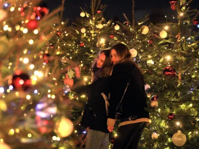 ﻿19.12.2021 - Advent, božični sejem v Zagrebu<br>Foto Robert Balen, Večer