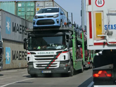 ﻿- avtomobilski terminal - avtomobili - transport - logistika- - 11.04.2017 - Luka Koper, pristaniški in logistični sistem, d.d., mednarodno tovorno koprsko pristanišče, - //FOTO: Tomaž Skale