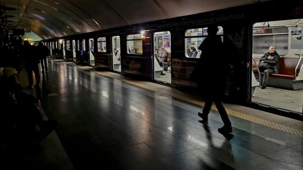 People shelter inside a metro station during partial power outage amid massive Russian missile attacks in Kyiv, Ukraine December 16, 2022. REUTERS/Pavlo Podufalov