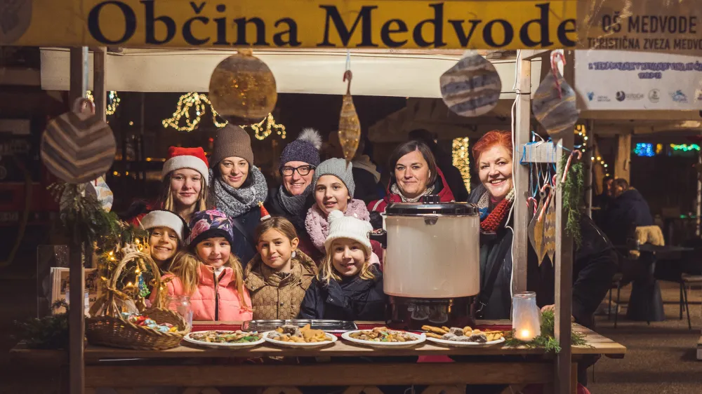 Medvodski osnovnošolci so v sodelovanju s Turistično zvezo Medvode pripravili poseben praznični napitek.