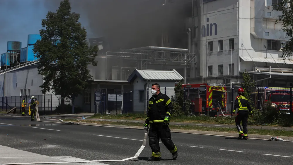 - 12.05.2022 – Kočevje – požar - eksplozija v kemični tovarni Melamin - razneslo kotel v proizvodnji - poškodovanih več kot dvajset oseb, dve osebi huje opečeni //FOTO: Bojan VelikonjaPREGLED LETA 2022