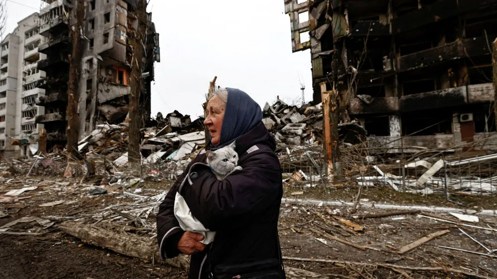 A woman carries her cat as she walks past buildings that were destroyed by Russian shelling, amid Russia's invasion of Ukraine in Borodyanka, in the Kyiv region, Ukraine, April 5, 2022.    REUTERS/Zohra Bensemra/File Photo    TPX IMAGES OF THE DAY    SEARCH "GLOBAL POY" FOR THIS STORY. SEARCH "REUTERS POY" FOR ALL BEST OF 2022 PACKAGES.