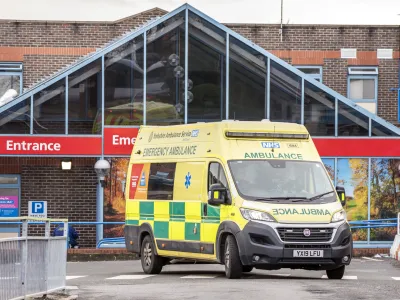 08 January 2023, United Kingdom, Doncaster: An ambulance drives outside Doncaster Royal Infirmary in Yorkshire, as Prime Minister Rishi Sunak declined to describe the National Health Service (NHS) as being in crisis, despite Labour leader Sir Keir Starmer warning the health service is not just on its knees but "on its face". Photo: Danny Lawson/PA Wire/dpa