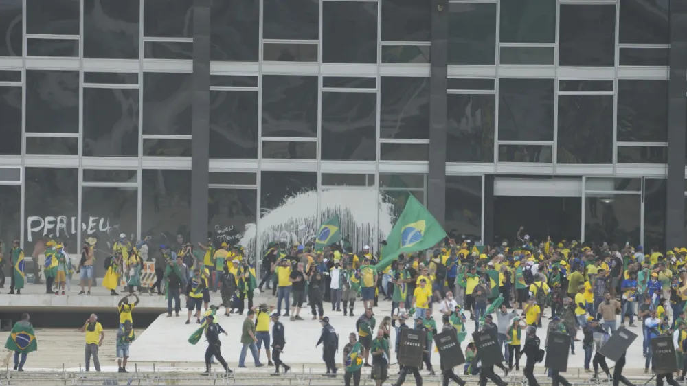 Protesters, supporters of Brazil's former President Jair Bolsonaro, storm the Supreme Court building in Brasilia, Brazil, Sunday, Jan. 8, 2023. The protesters who refuse to accept Bolsonaro´s election defeat stormed Congress, the Supreme Court and presidential palace in the capital, a week after the inauguration of his rival, President Luiz Inacio Lula da Silva. (AP Photo/Eraldo Peres)