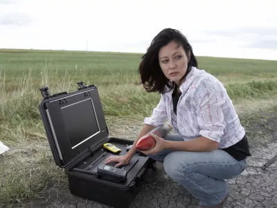 Shannen Doherty of CATEGORY 7: THE END OF THE WORLD.Photo: Allen Fraser / CBS.©2005 CBS BROADCASTING INC. ALL RIGHTS RESERVED.