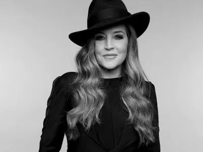 ZDA, Los Angeles.<br>V Los Angelesu je za posledicami srcne kapi umrla hcerka legendarnega pokojnega ameriskega glasbenika Elvisa Presleyja, 54-letna Lisa Marie Presley.<br>Foto: Twitter