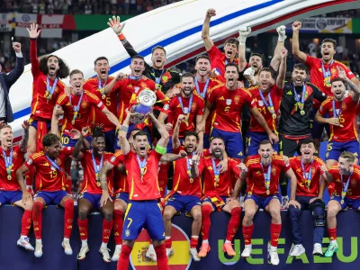 14 July 2024, Berlin: Spain players celebrate with the trophy after winning the UEFA Euro 2024 final soccer match against England at the Olympic Stadium. Photo: Christian Charisius/dpa