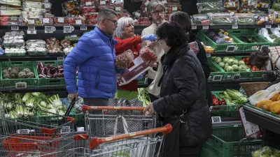 Opčine – trgovina Conad - 07.04.2023 – ITALIJA – cenejše nakupovanje hrane čez mejo - //FOTO: Jaka Gasar