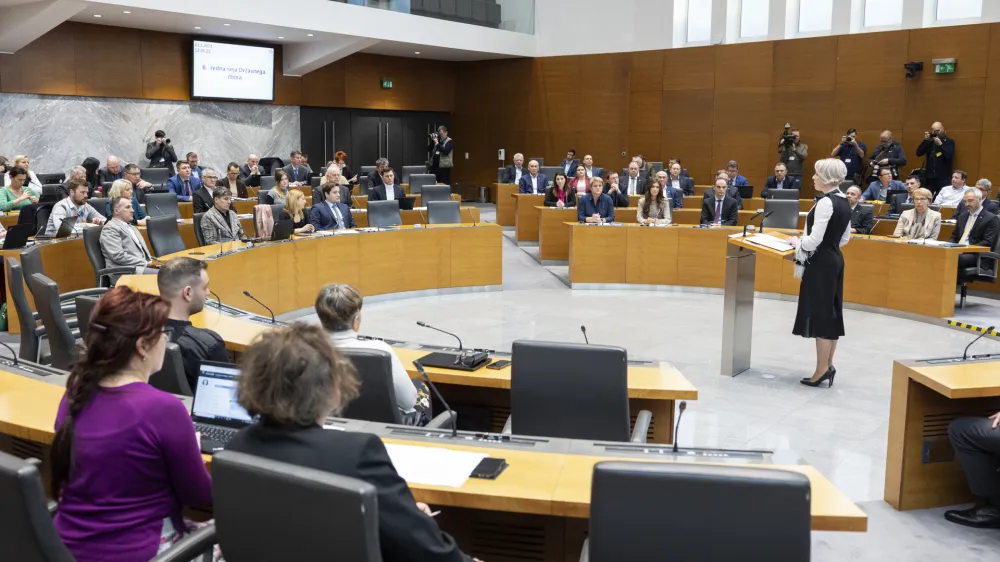 Ljubljana, drzavni zbor.<br>Redna seja drzavnega zbora s poslanskimi vprasanji ministrski ekipi.