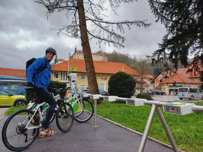 »Župan Železnikov si v zadnjem letu in pol ni vzel časa, da bi se pogovorili o tem, kje vidi težave z RAS. To se mi zdi popolnoma nesprejemljivo glede na to, da je občina Železniki solastnica agencije,« je včeraj dejal Gašper Kleč.

 

 