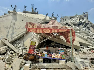 A Palestinian boy sits amidst the rubble of buildings destroyed after an Israeli strike, amid the ongoing conflict between Israel and Hamas, in Khan Younis, in the southern Gaza Strip, July 14, 2024. REUTERS/Mohammed Salem