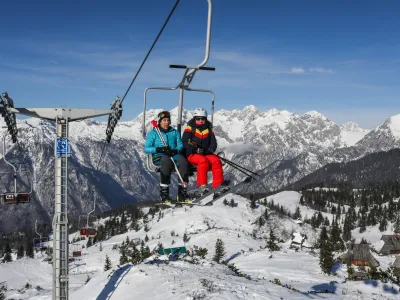 smučamje- dvosedežnica Šimnovec -- 03.02.2023 – Smučarsko središče Velika planina – zimske počitnice – smučišče - //FOTO: Bojan Velikonja